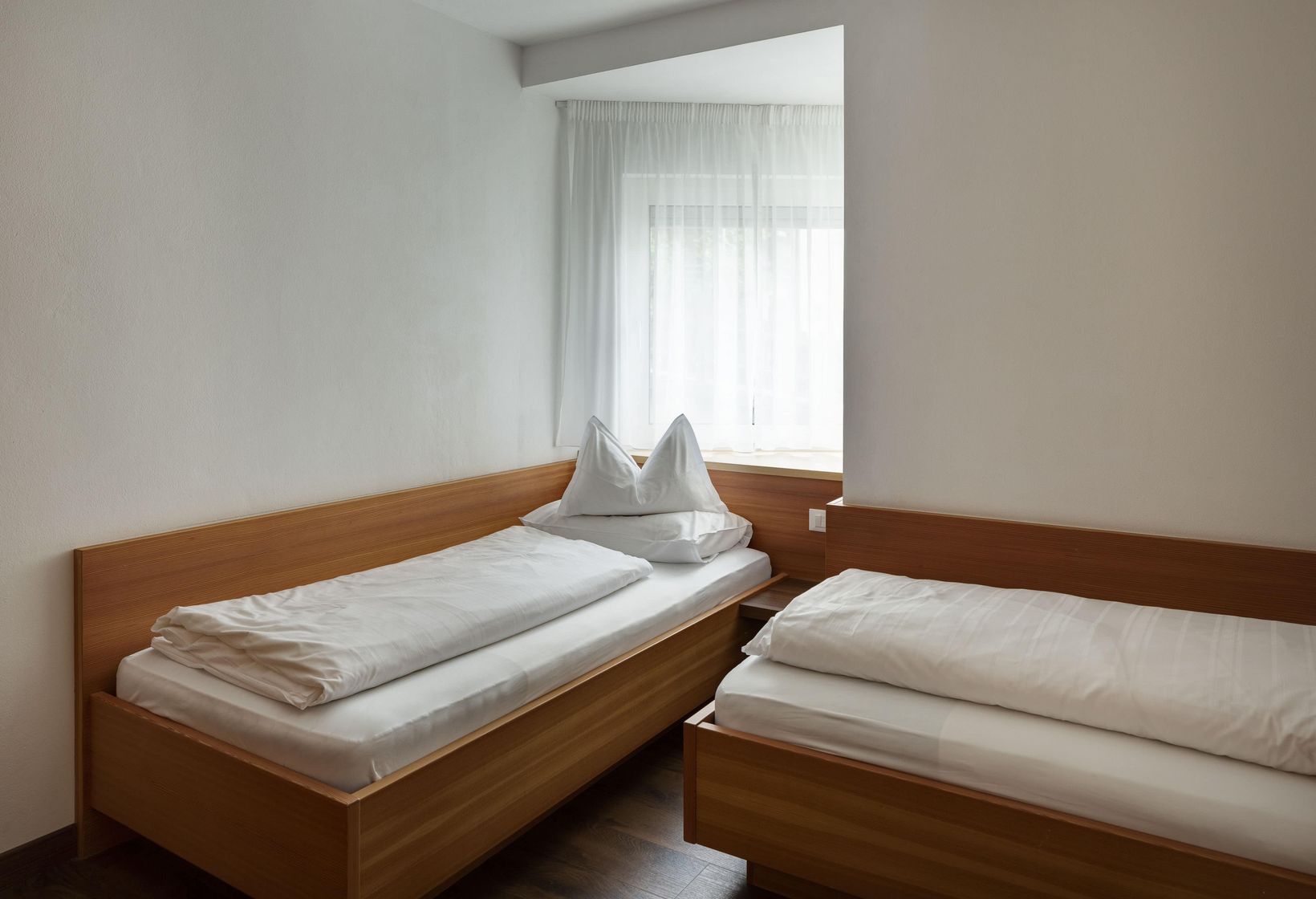 Suite Hirzer Schlafzimmer zwei Einzelbetten Hotel Lechner Südtirol
