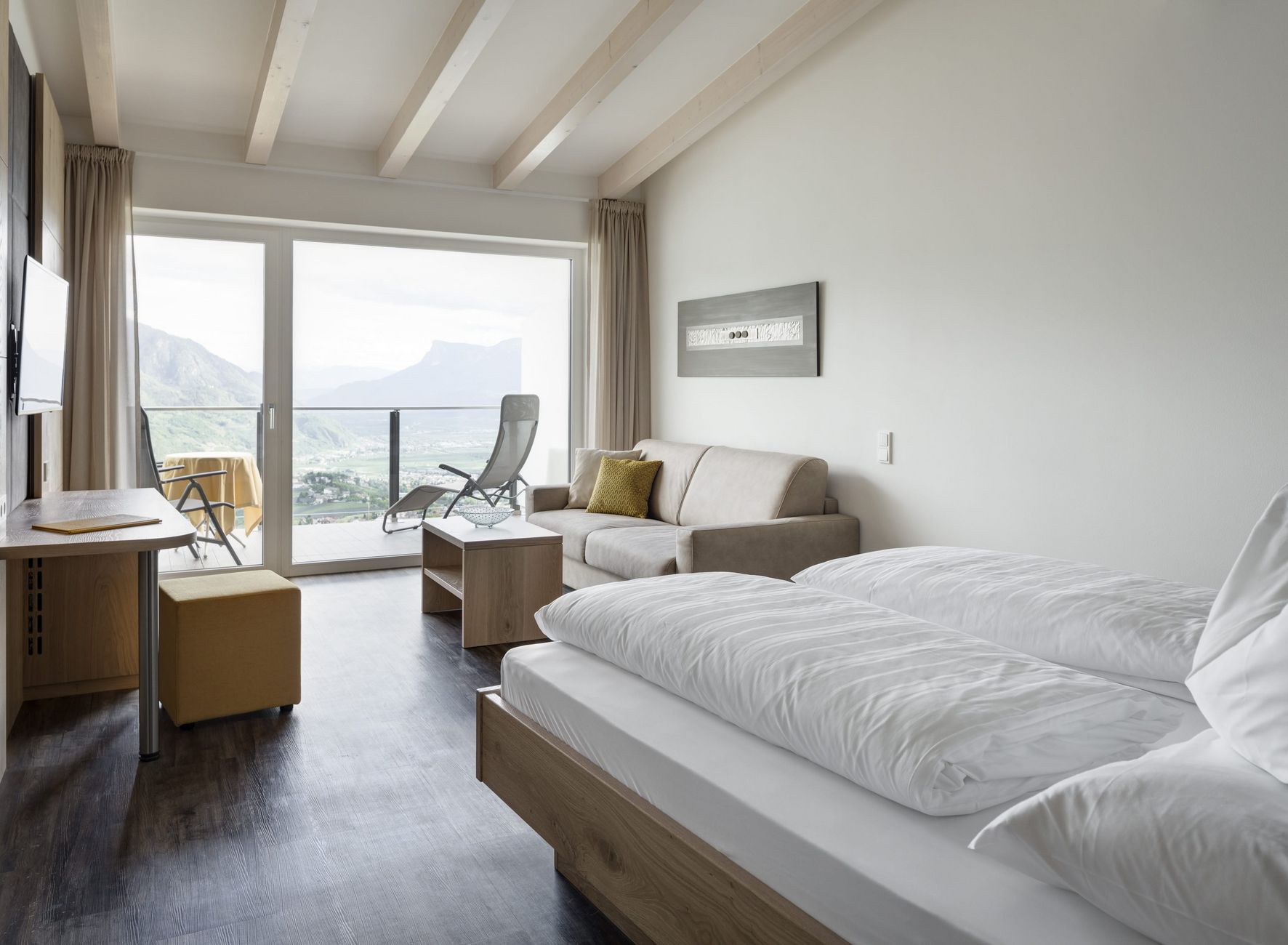 Modern feel-good rooms await you at the Hotel Lechner Modern feel-good rooms Hotel Lechner vacation Dorf Tirol
