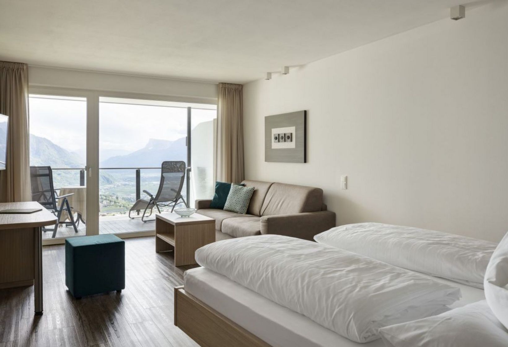 Komfortzimmer Ifinger Plus Urlaub Hotel Dorf Tirol Schlafzimmer Wohnbereich Balkon