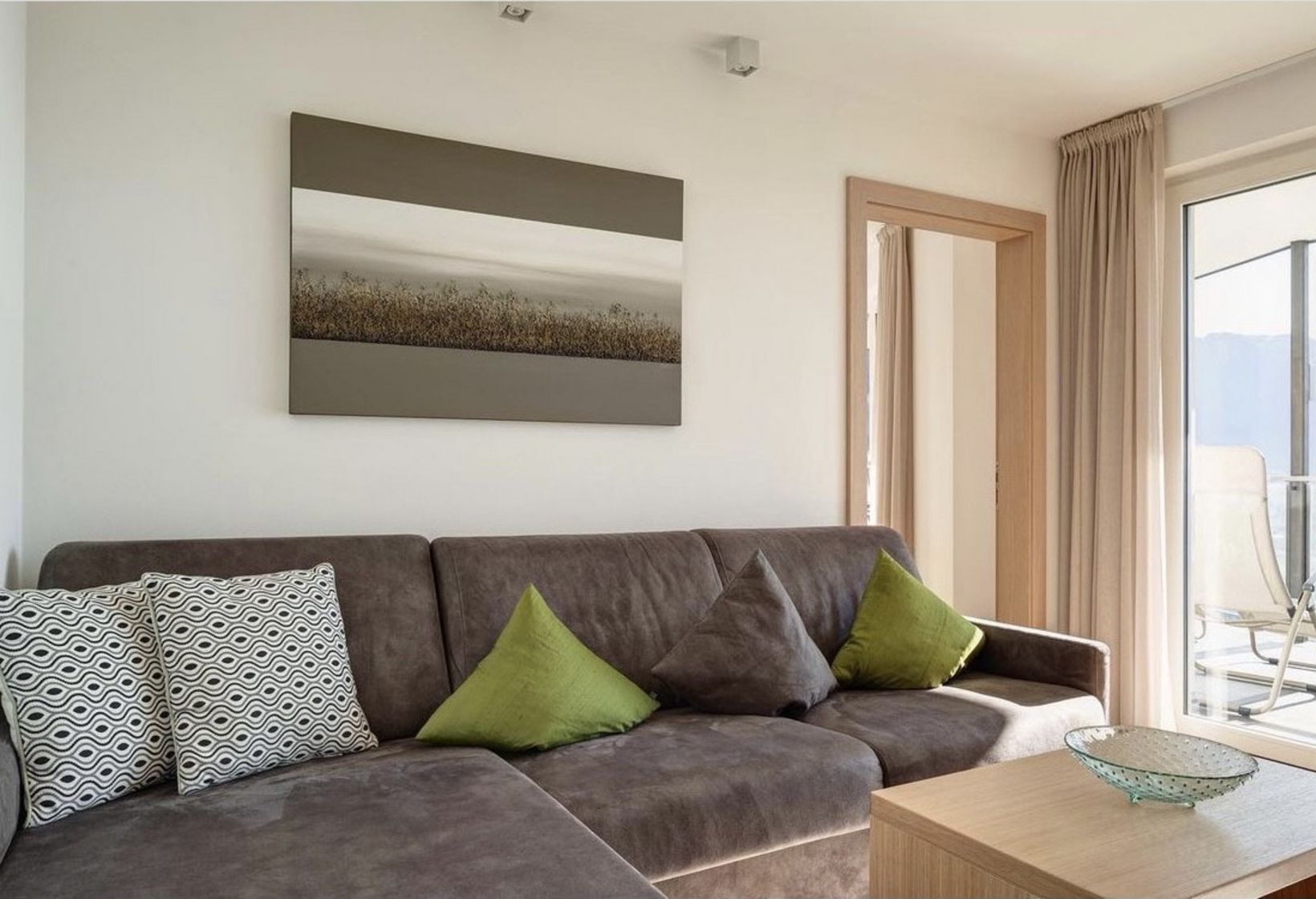 Wohnraum Couch Balkon Hotel Lechner Suite Panorama