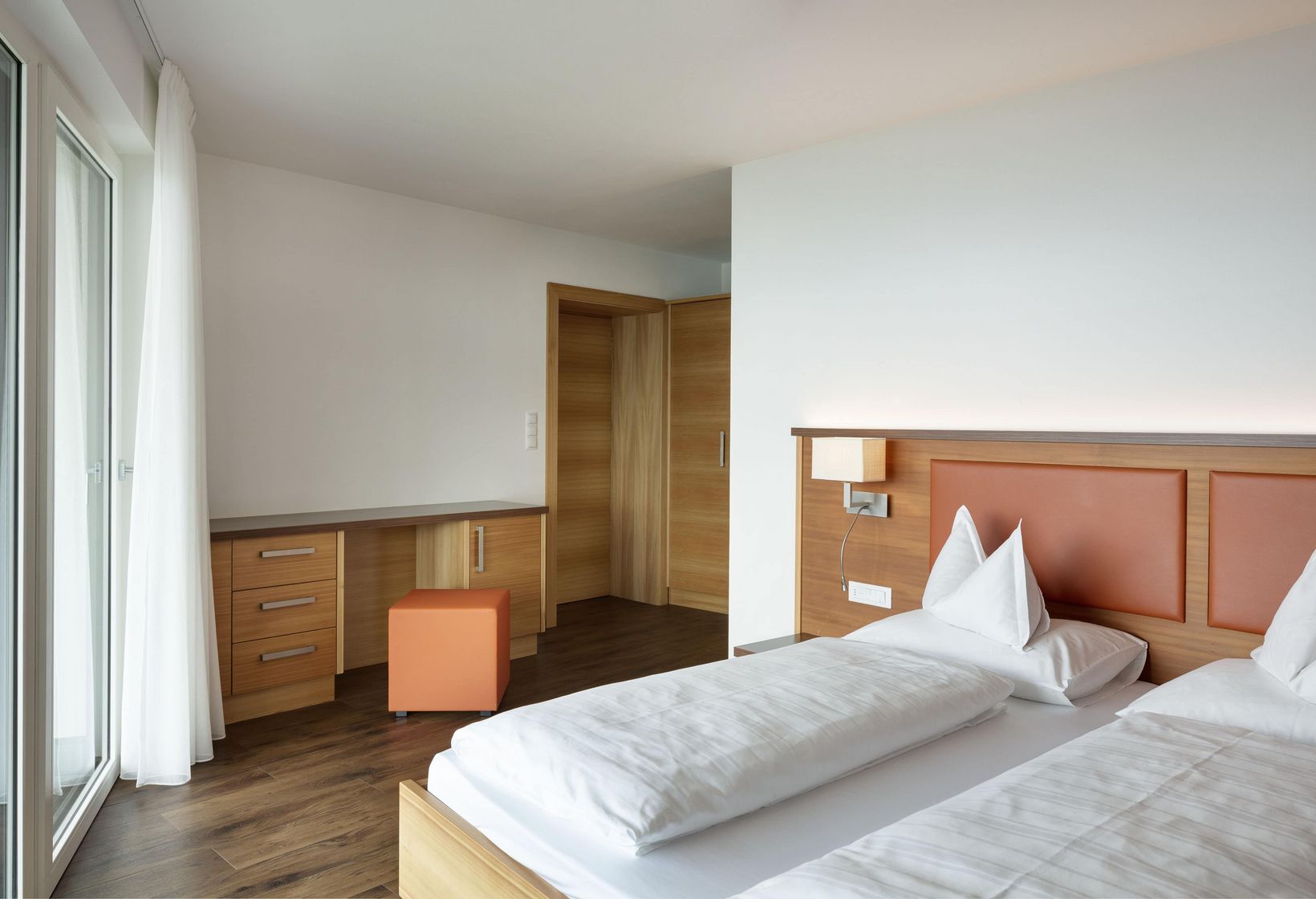 Schlafzimmer Tisch Suite Hirzer Urlaub Dorf Tirol