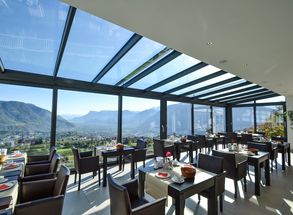 Hotel Lechner sala colazione panoramica con tetto di vetro