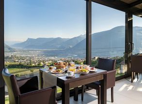 Colazione sala panoramica con tetto di vetro vista da sogno