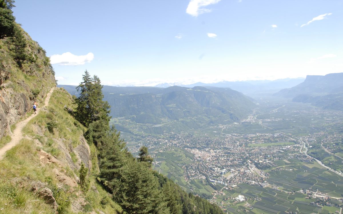 Wandern Meraner Höhenweg Aussicht Meraner Land Hotel Lechner