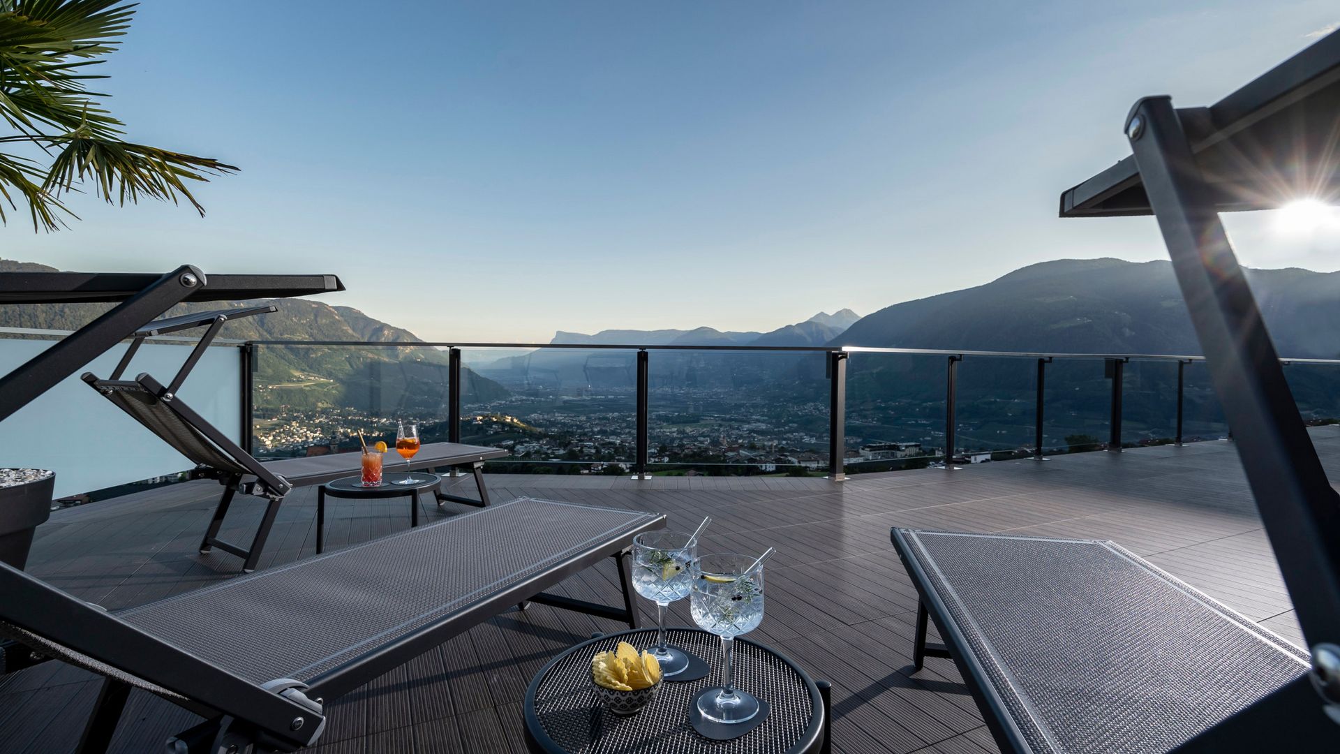 Terrazza Sedie a sdraio Relax Vista panoramica Merano Valle dell'Adige Hotel Lechner