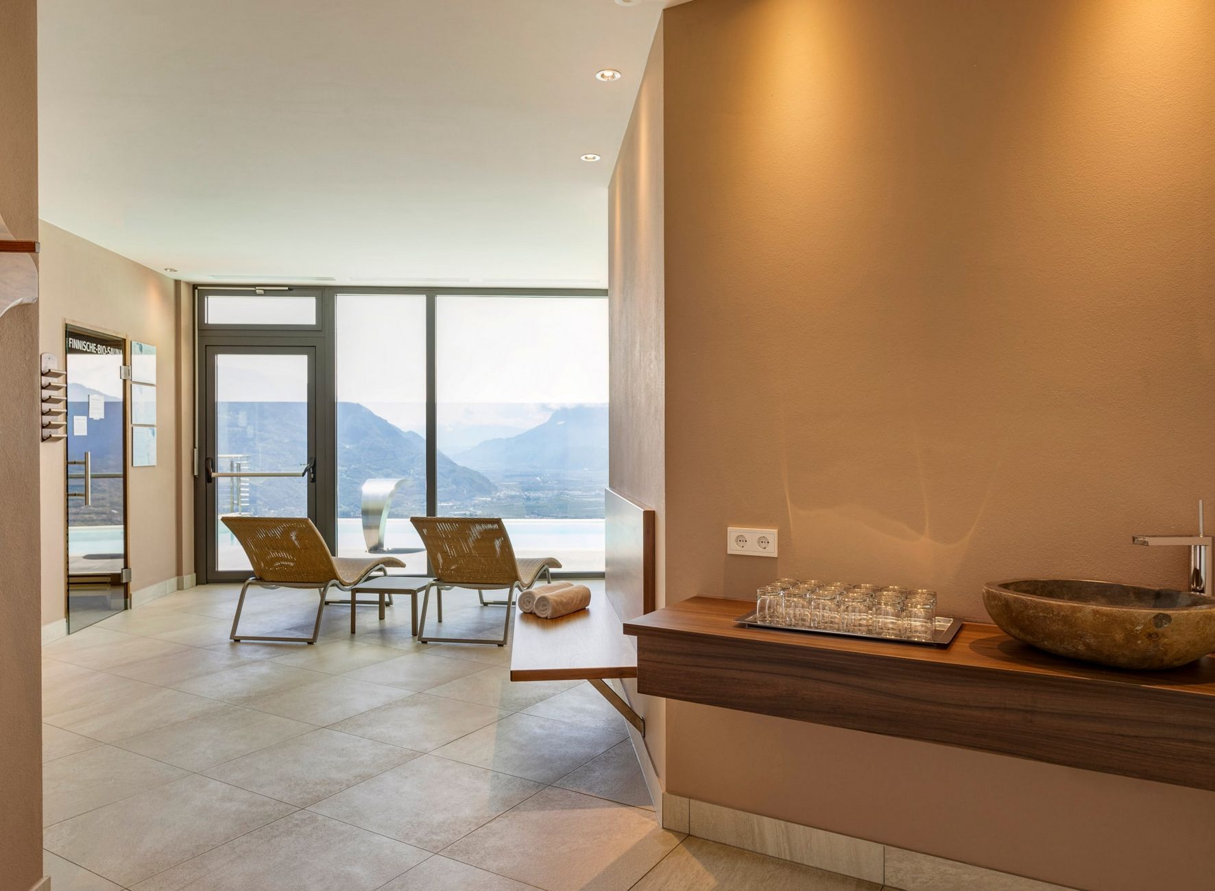 Panorama sala relax Area benessere Vista Piscina esterna Hotel Lechner