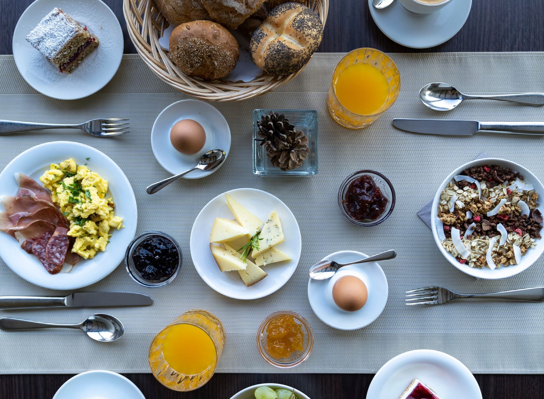 Colazione Gourmet Hotel Lechner Vacanze Alto Adige Colazione Pane Muesli Uovo Marmellata Formaggio