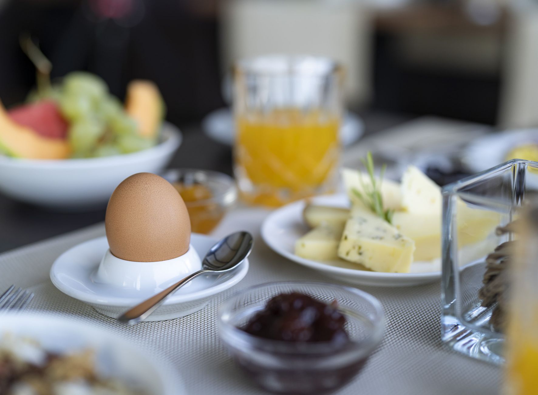 Hotel Lechner Colazione Tirolo Uovo Formaggio Prodotti caseari Succo d'arancia Frutta