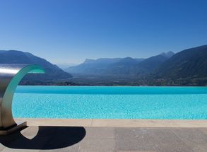 Panorama infinity pool panoramic view Merano Valle dell'Adige vacation Dorf Tirol Hotel Lechner