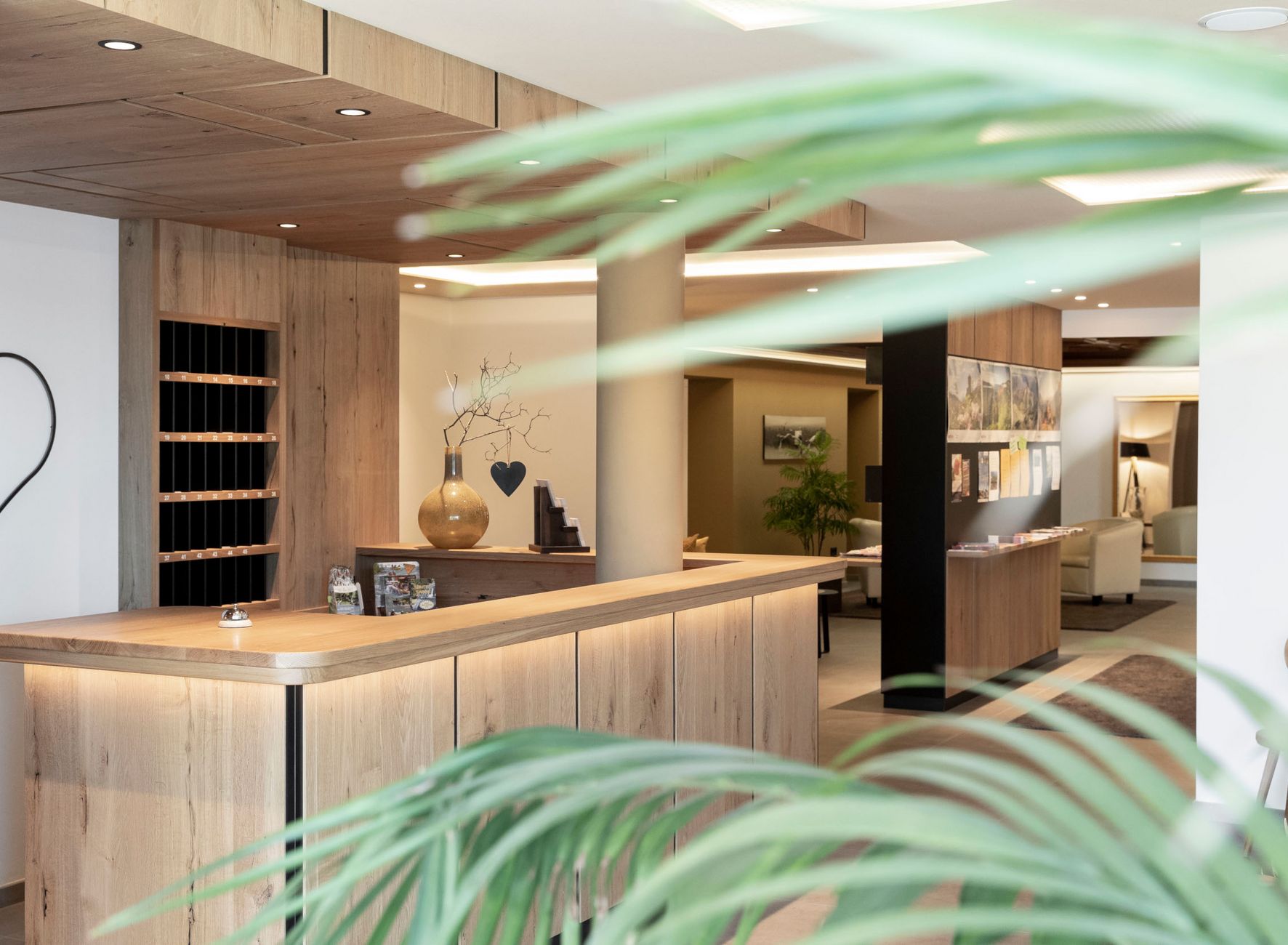 Rezeption Eingang Empfang Hotel Lechner Meraner Land