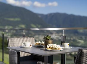 Panoramaterrasse Kaffee Kuchen Nachmittag Genießen Hotel Lechner