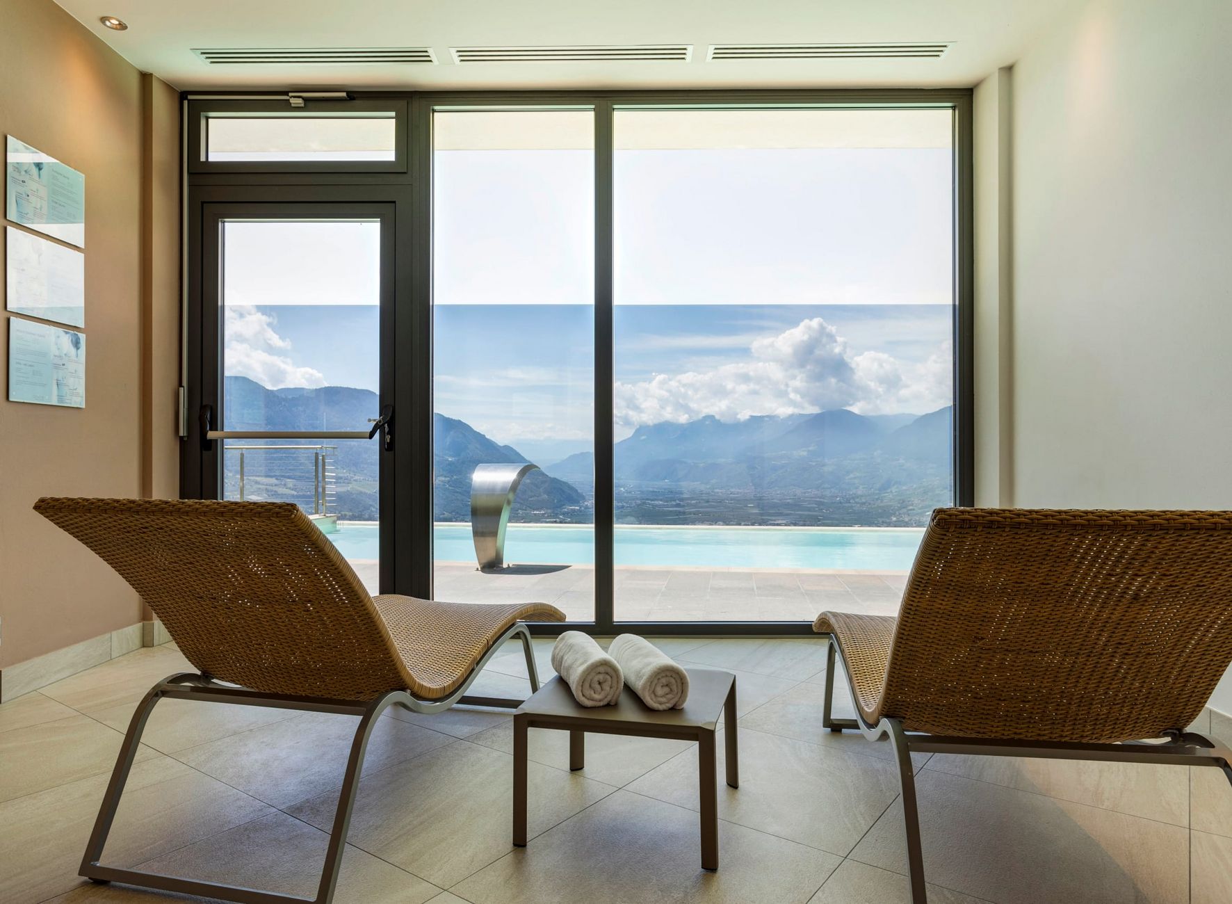 Relax Area benessere Loungers Vista panoramica Infinity Pool