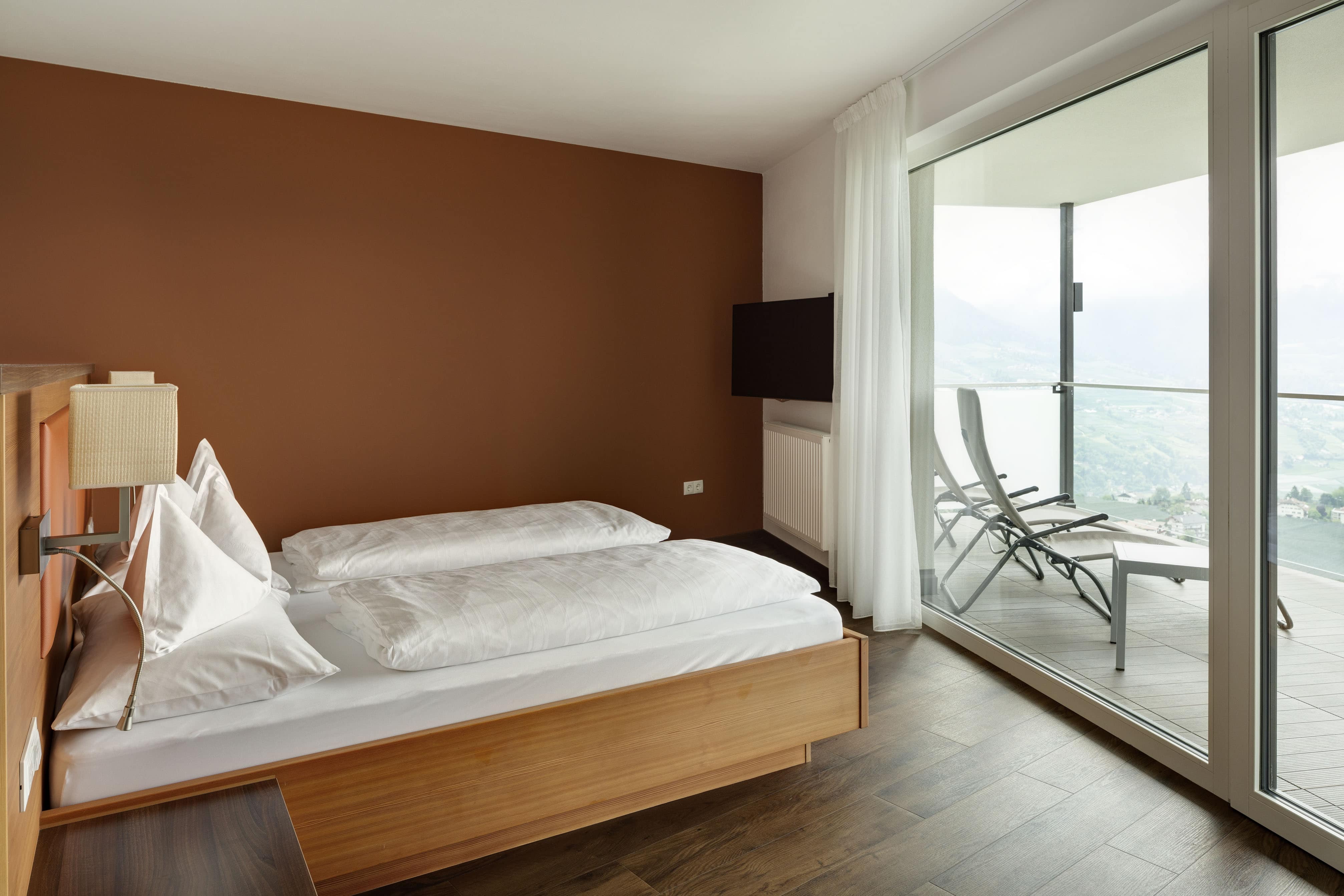 Schlafzimmer Balkon Suite Hirzer Urlaub Dorf Tirol