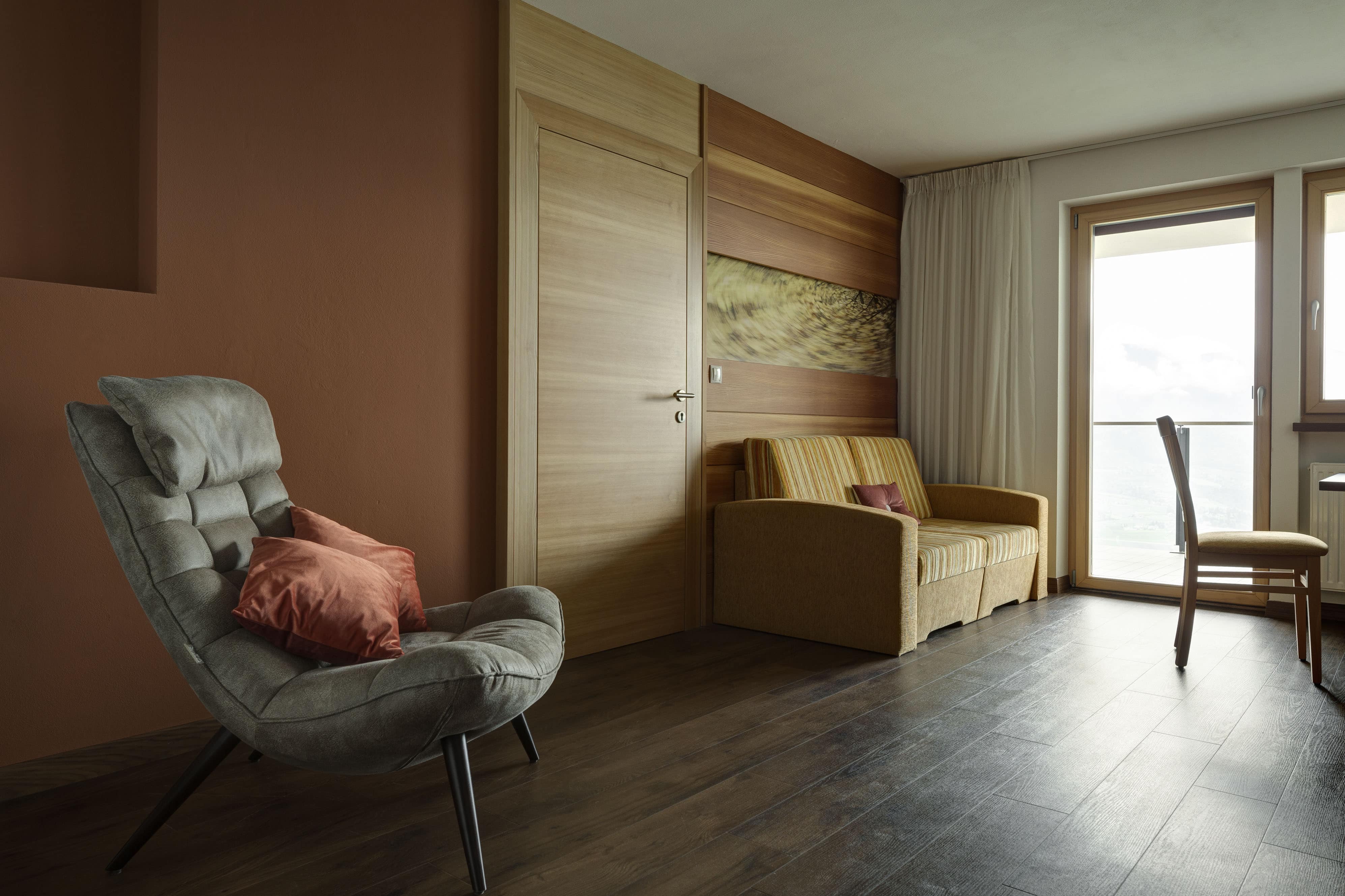 Sitzecke Couch Wohnraum Suite Hirzer Urlaub Dorf Tirol